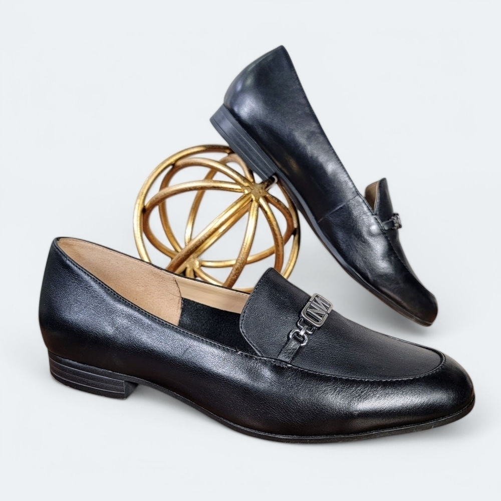 Naturalizer Jones Black Leather Loafers Metal Accent Women's Size 7.5 Comfy